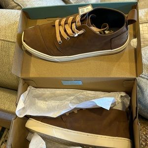 Tom’s Youth Shoes size 5.5